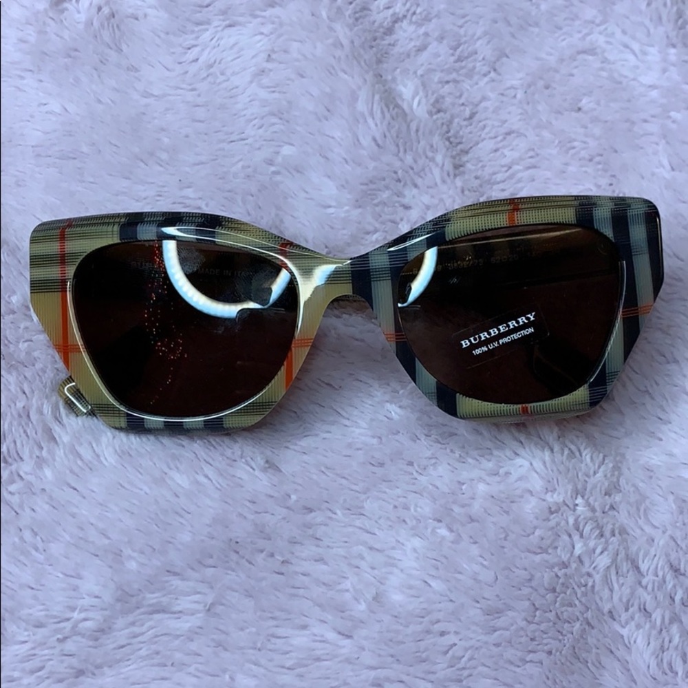burberry sun glasses - Picture 4 of 4